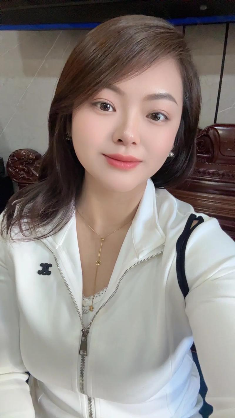 年轻女性自信